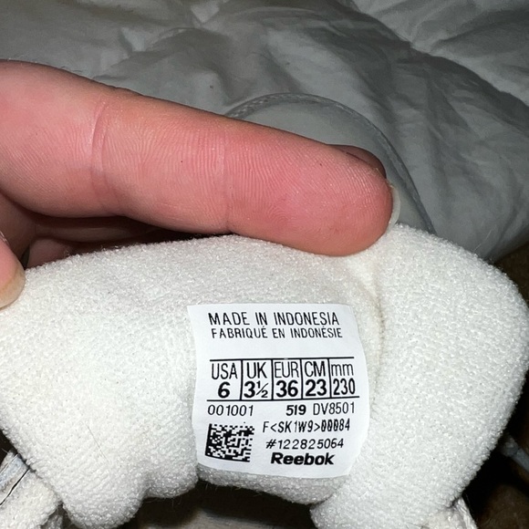 Reebok Classics - Picture 4 of 4